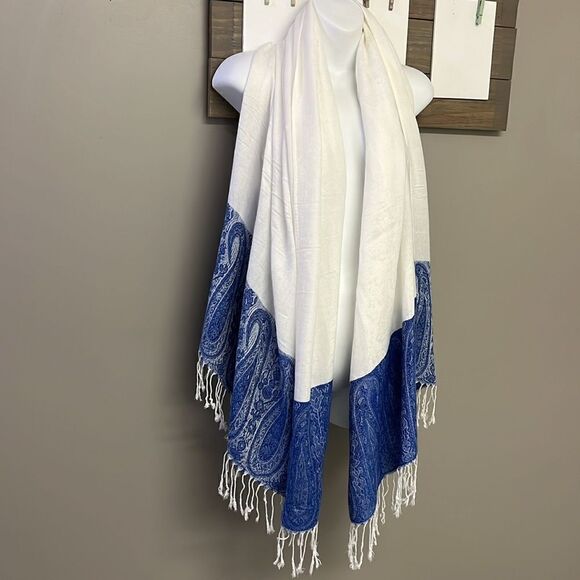 Off-White Cashmere Jacquard Scarf and/or Wrap with Blue Paisley Ends and Tassels - Picture 3 of 12